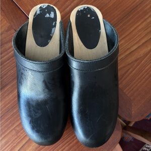 Sven Black Leather Clogs